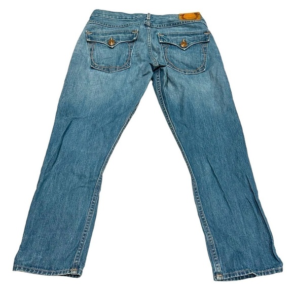 True Religion Women’s Capri Jean Pants Medium Wash Size 25 Button Back Pocket - Picture 2 of 3